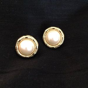 Faux Pearl Cabochon earrings